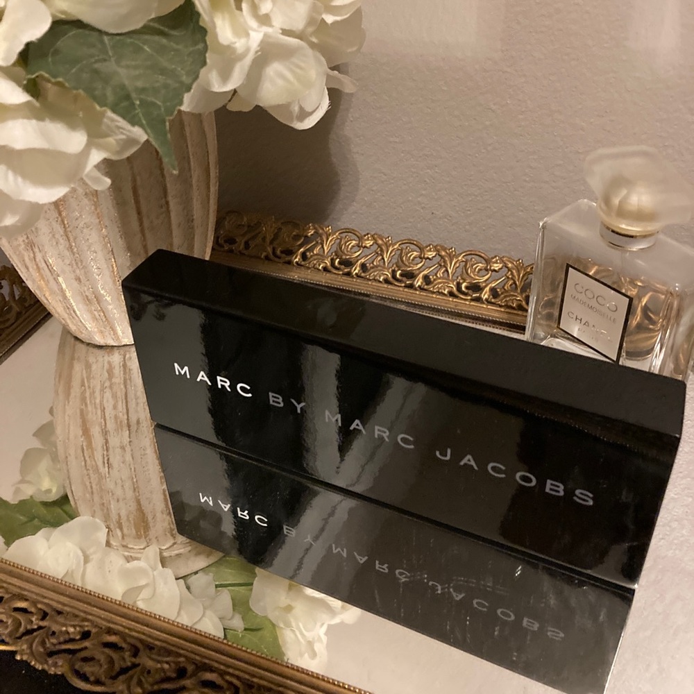 Marc Jacobs Display